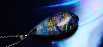 Mystic purple galaxy 紫外線の強さで色味が変化します。 ラフォルム ガラスジュエリー ガラスアクセサリー