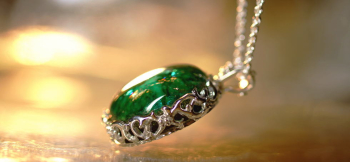 春風に煌く瞳 ～ Gentleness ～ Silver925素材の彫金加工した素敵なオリジナル金属枠。 ラフォルム ガラスジュエリー ガラスアクセサリー