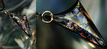 Arrowhead of mysterious 見る角度で煌きが変化してご覧いただけます。 ラフォルム ガラスジュエリー ガラスアクセサリー