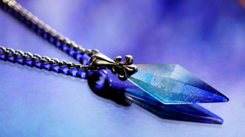 Dreamblue ～ Everlasting love / Fleur-de-lisⅡ ～ 存在感のある世界にひとつのオリジナルメモリアル八面体ペンダント。 ラフォルム ガラスジュエリー ガラスアクセサリー