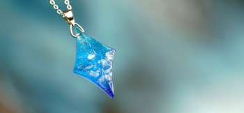 Aqua diamond star ブルー系のグラデーションと表面のランダムなカット。 ラフォルム ガラスジュエリー ガラスアクセサリー