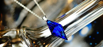 True blue treasure サイズは小ぶりで身に着けやすいサイズです。 ラフォルム ガラスジュエリー ガラスアクセサリー