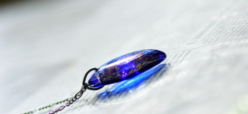 Andromeda 見る角度や光の当たり方で様々な表情をお楽しみいただけます。 ラフォルム ガラスジュエリー ガラスアクセサリー