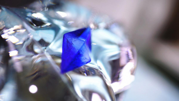 Dreamblue ～ ムーンライトⅡ ～ 中央内部に、月のイメージを表現しています。 ラフォルム ガラスジュエリー ガラスアクセサリー