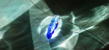 Mysterious power 光を反射して、とても美しく輝きます。 ラフォルム ガラスジュエリー ガラスアクセサリー