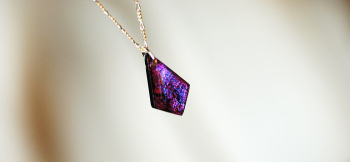 Multicolor diamond MINI ブルーから紫、そしてオレンジなどへと色合いが変化していきます。 ラフォルム ガラスジュエリー ガラスアクセサリー