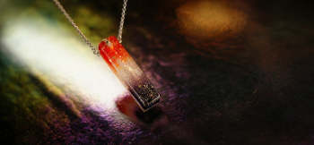 Pillar of Sparkle スタイリッシュな直方体のフォルムです。 ラフォルム ガラスジュエリー ガラスアクセサリー