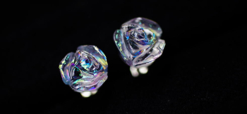 可憐 ～ Crystal rose ～ 瑞々しい立体感のあるバラ。 ラフォルム ガラスジュエリー ガラスアクセサリー