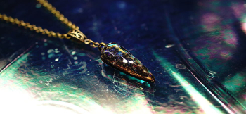 Marine gold rush 美しい細身のエンブレムタイプペンダント。 ラフォルム ガラスジュエリー ガラスアクセサリー