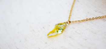 Yellow rose fang 透明感のあるイエロー系の色合い。全体にアイスロックカットを施しています。 ラフォルム ガラスジュエリー ガラスアクセサリー