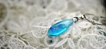 Sea jewel ～ 海のひとしずく ～ 淡い海のような爽やかな色味と煌きのペンダント。 ラフォルム ガラスジュエリー ガラスアクセサリー