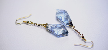 Sophisticated sword MINI ～ Ice rock ～ ブルーグレーの色合いと表面のランダムなカットが印象的。 ラフォルム ガラスジュエリー ガラスアクセサリー