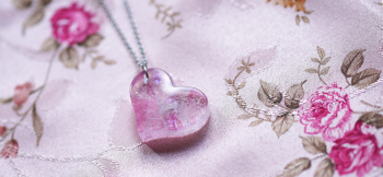 桜色の詩 ～ 紡ぐ ～ 煌く優しいイメージのオリジナルメモリアルハートペンダント。 ラフォルム ガラスジュエリー ガラスアクセサリー