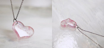 桜色の詩 ～ 紡ぐ ～ 内部に「思い出の大切なもの」を封入した、世界にひとつのメモリアルペンダントとしてお作りしております。 ラフォルム ガラスジュエリー ガラスアクセサリー