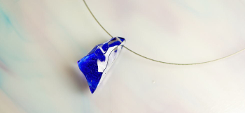 BLUE ROCK ICE 氷のかけらを思わせるイメージです。 ラフォルム ガラスジュエリー ガラスアクセサリー