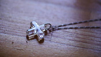 MODERNIZED CROSS / クリアー ~ 祈り ~ 細身のスクエアタイプのクロスタイプペンダントです。 ラフォルム ガラスジュエリー ガラスアクセサリー