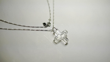 MODERNIZED CROSS / クリアー ~ 祈り ~ シンプルで身に着けやすい逸品です。 ラフォルム ガラスジュエリー ガラスアクセサリー