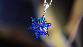 オリオンの花 ～ 魅惑 ～ 冬の夜空に咲く美しいガラスの花。 ラフォルム ガラスジュエリー ガラスアクセサリー