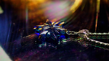 オリオンの花 ～ 魅惑 ～ 美しい煌きを閉じ込めております。 ラフォルム ガラスジュエリー ガラスアクセサリー