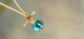 氷泪石 ~ Hope ~ 特徴的な組み紐の結び方なども再現しています。 ラフォルム ガラスジュエリー ガラスアクセサリー