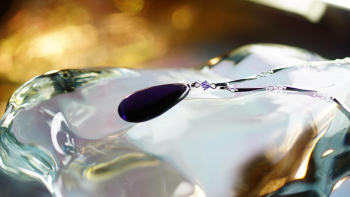 Drops of grape ライトグレープ」の単色を使用した優しい紫色。 ラフォルム ガラスジュエリー ガラスアクセサリー