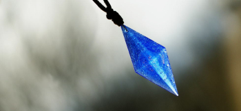 Dreamblue ～ Rhombic luminous galaxy ～ 中央部におぼろげにひし形が浮かび上がります。 ラフォルム ガラスジュエリー ガラスアクセサリー