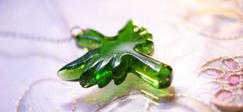 ラフォルム ガラスジュエリー ガラスアクセサリー 新緑の爽風 / Holy wing cross <a href="/products/detail.php?product_id=692">『Holy wing cross』</a>のデザインをベー…