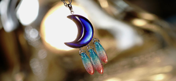 Falling blue moon 幻想的な逸品です。 ラフォルム ガラスジュエリー ガラスアクセサリー