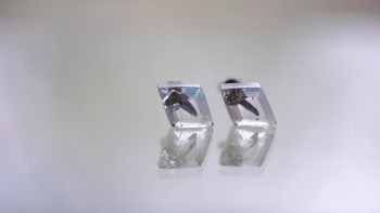 Gently sparkling memories ～ Rhombus ～ 小ぶりながら存在感のある素敵な逸品に仕上がっております。 ラフォルム ガラスジュエリー ガラスアクセサリー