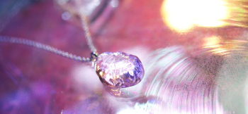Ice drop ～ ROSE ～ 透明感のあるエルビウムピンクを使用。 ラフォルム ガラスジュエリー ガラスアクセサリー