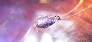 Ice drop ～ ROSE ～ 氷のかけらのようなアイスロック加工。 ラフォルム ガラスジュエリー ガラスアクセサリー