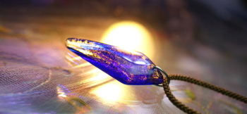 Blue galaxy ～ 思い出 ～ ラメは光の当たり方で表情が変わります。 ラフォルム ガラスジュエリー ガラスアクセサリー