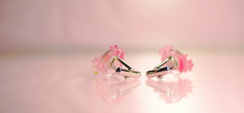 ほほえみ桜 ～ 優しさの花 ～ カフス金具付き。 ラフォルム ガラスジュエリー ガラスアクセサリー