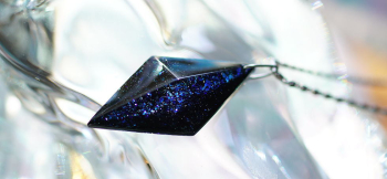 BLUE PLANET DIAMOND ～ Large universe ～ 内部には無数の美しいブルーのラメが煌きます。 ラフォルム ガラスジュエリー ガラスアクセサリー