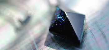 BLUE PLANET DIAMOND ～ Large universe ～ スタイリッシュなピラミッド的なフォルム。 ラフォルム ガラスジュエリー ガラスアクセサリー