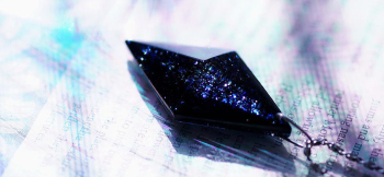 BLUE PLANET DIAMOND ～ Large universe ～ 内部のラメの輝きが様々な表情を作り出します。 ラフォルム ガラスジュエリー ガラスアクセサリー
