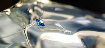 Pico diamond 小ぶりのひし形ペンダント。 ラフォルム ガラスジュエリー ガラスアクセサリー