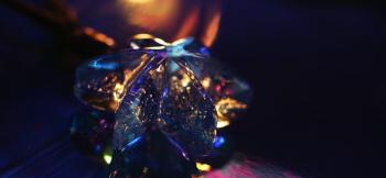 ラフォルム ガラスジュエリー ガラスアクセサリー METEOR HEXAGRAM 表裏共に深いカットを施した立体的な六角星(六芒星)タイプネックレスです。内部は、クリアーと淡いブルー系グラデーションを施しました。細かな気泡もたくさん入り、神秘的な宇…