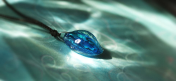 水の祈り ～ 清流  ～ アイスロック加工を施した氷のカケラのようなイメージ。 ラフォルム ガラスジュエリー ガラスアクセサリー
