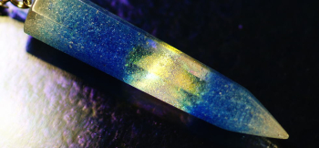 SPARK CRYSTAL 内部中央にダイクロ偏光ガラスの美しい煌き。 ラフォルム ガラスジュエリー ガラスアクセサリー