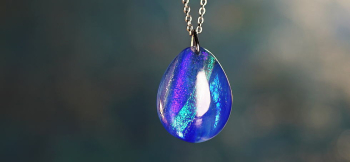 Universe Drops ～ 永久の光 ～ 美しく滑らかなドロップタイプペンダント。 ラフォルム ガラスジュエリー ガラスアクセサリー