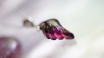 Enchanted purple wing 世界にひとつのオリジナルペンダント。 ラフォルム ガラスジュエリー ガラスアクセサリー