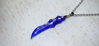 Sword of fang ～ Blue wave ～ 牙のような細身の剣のペンダント。 ラフォルム ガラスジュエリー ガラスアクセサリー