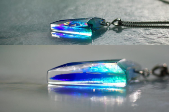 Arrowhead of mysterious ～ Blue gradation ～ 透明感のあるアクアマリンブルーからコバルトブルーへの青系のグラデーション。 ラフォルム ガラスジュエリー ガラスアクセサリー