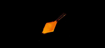 紫光 ～ Orange flash of mystery ～ オレンジ色に光を放つ蓄光加工を施しました。 ラフォルム ガラスジュエリー ガラスアクセサリー