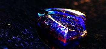 Perseus's proof ～ Blue star ～ 内部のレインボーラメの輝きは見る角度や光の当たり方で変幻自在に変化。 ラフォルム ガラスジュエリー ガラスアクセサリー