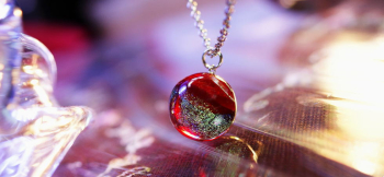 Planet of desired ～ Garnet ～ 大胆なマーブル加工をしています。 ラフォルム ガラスジュエリー ガラスアクセサリー
