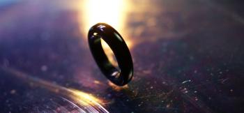 ラフォルム ガラスジュエリー ガラスアクセサリー Modernism ring ブラックをベースにしたリングです。幅5mmで一定のはめ易いタイプです。現在14号～15号となっていますが、もう少しサイズアップが可能です。ご希望の方はご連絡ください。