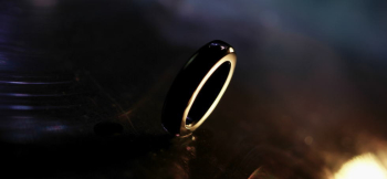Modernism ring サイドをフラットにカットをしています。シャープなフォルムです。 ラフォルム ガラスジュエリー ガラスアクセサリー