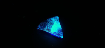 True Triangle ～ Arrowhead ～ 暗闇での蓄光の光。 ラフォルム ガラスジュエリー ガラスアクセサリー